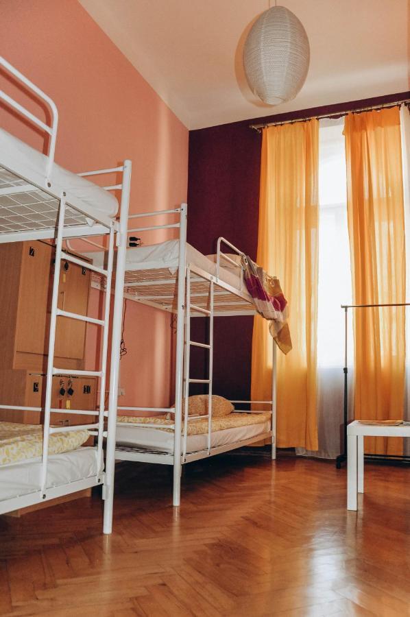 Hostel Motion Краков Экстерьер фото
